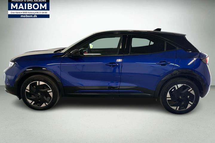 Blå Opel Mokka-e fra 2025