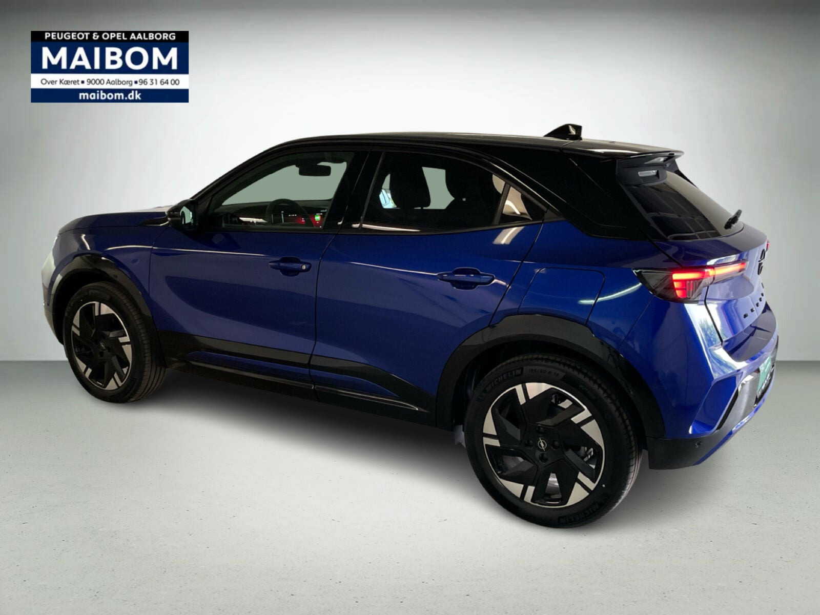 Blå Opel Mokka-e fra 2025