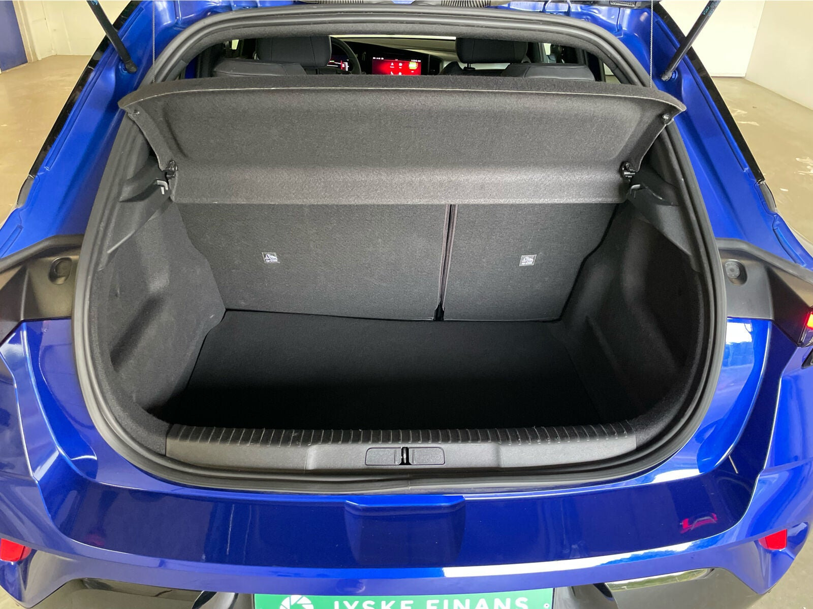 Blå Opel Mokka-e fra 2025