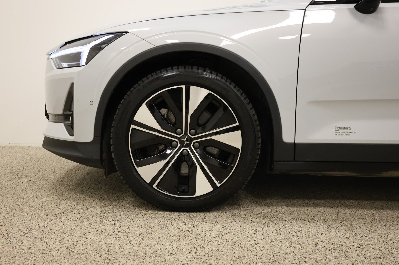Hvid Polestar 2 fra 2023