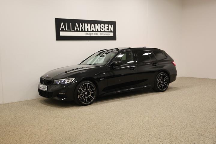 Sort BMW 330e fra 2021