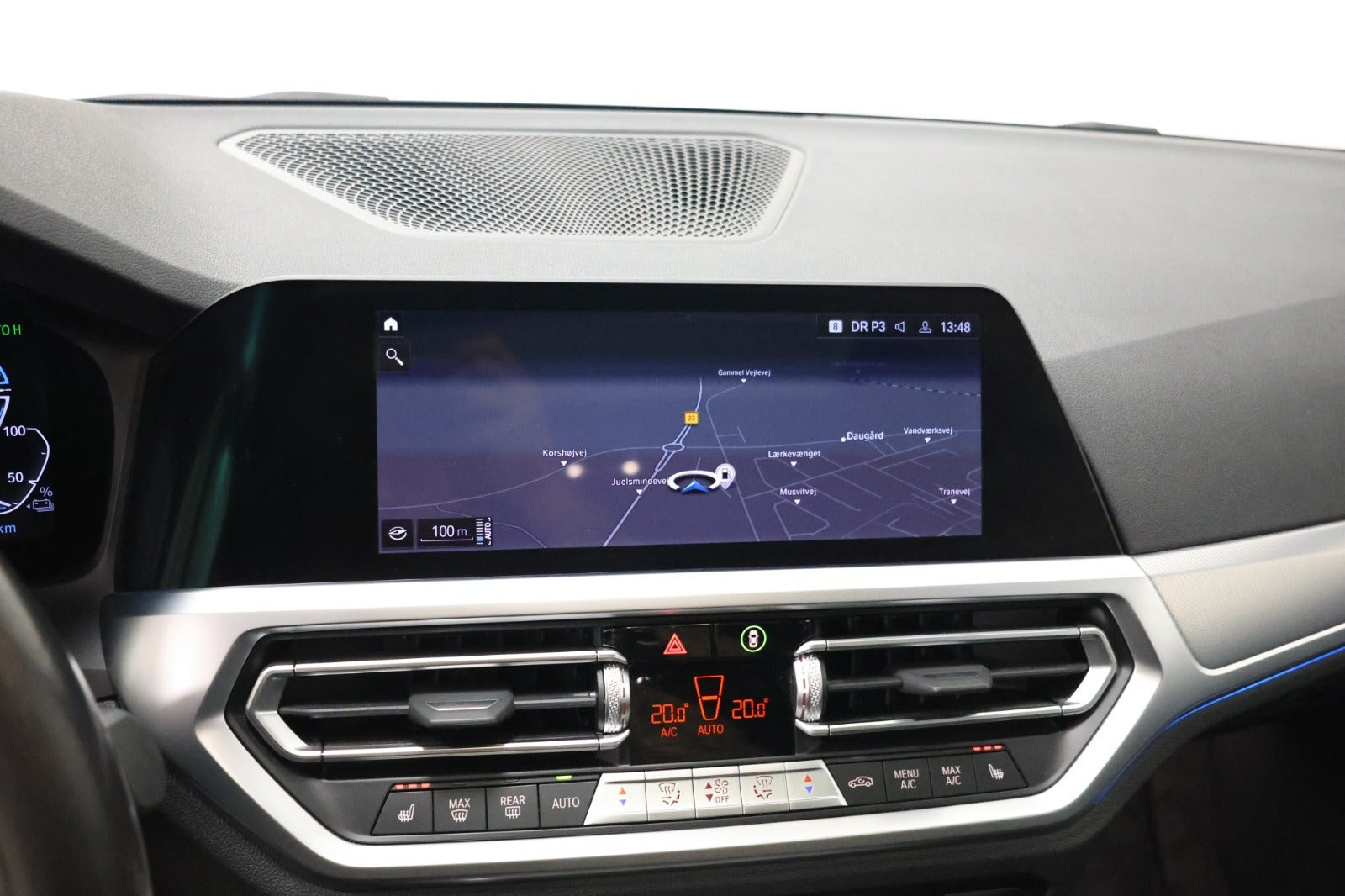 Sort BMW 330e fra 2021
