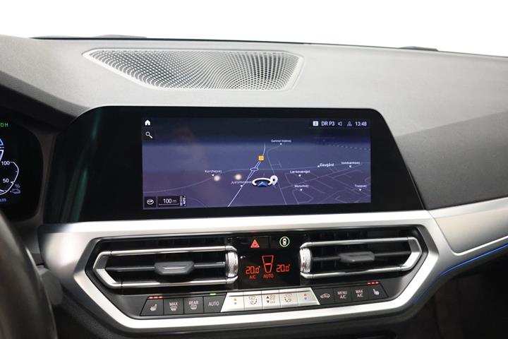 Sort BMW 330e fra 2021