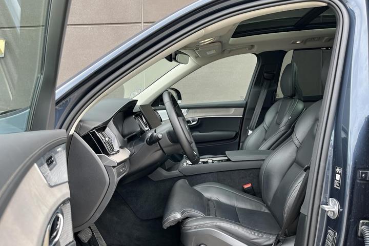 Blå Volvo XC90 fra 2026