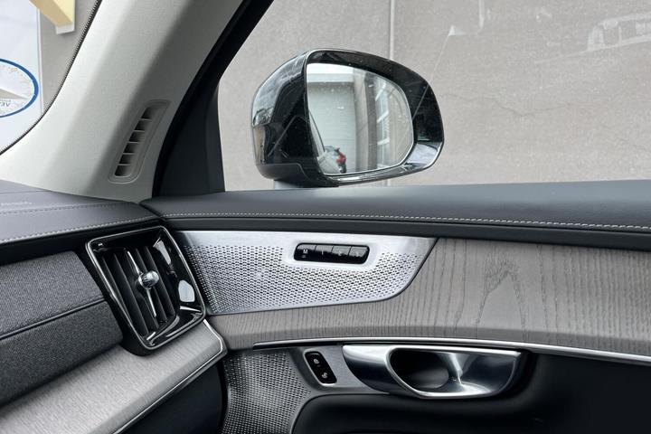 Blå Volvo XC90 fra 2026