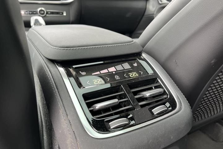 Blå Volvo XC90 fra 2026