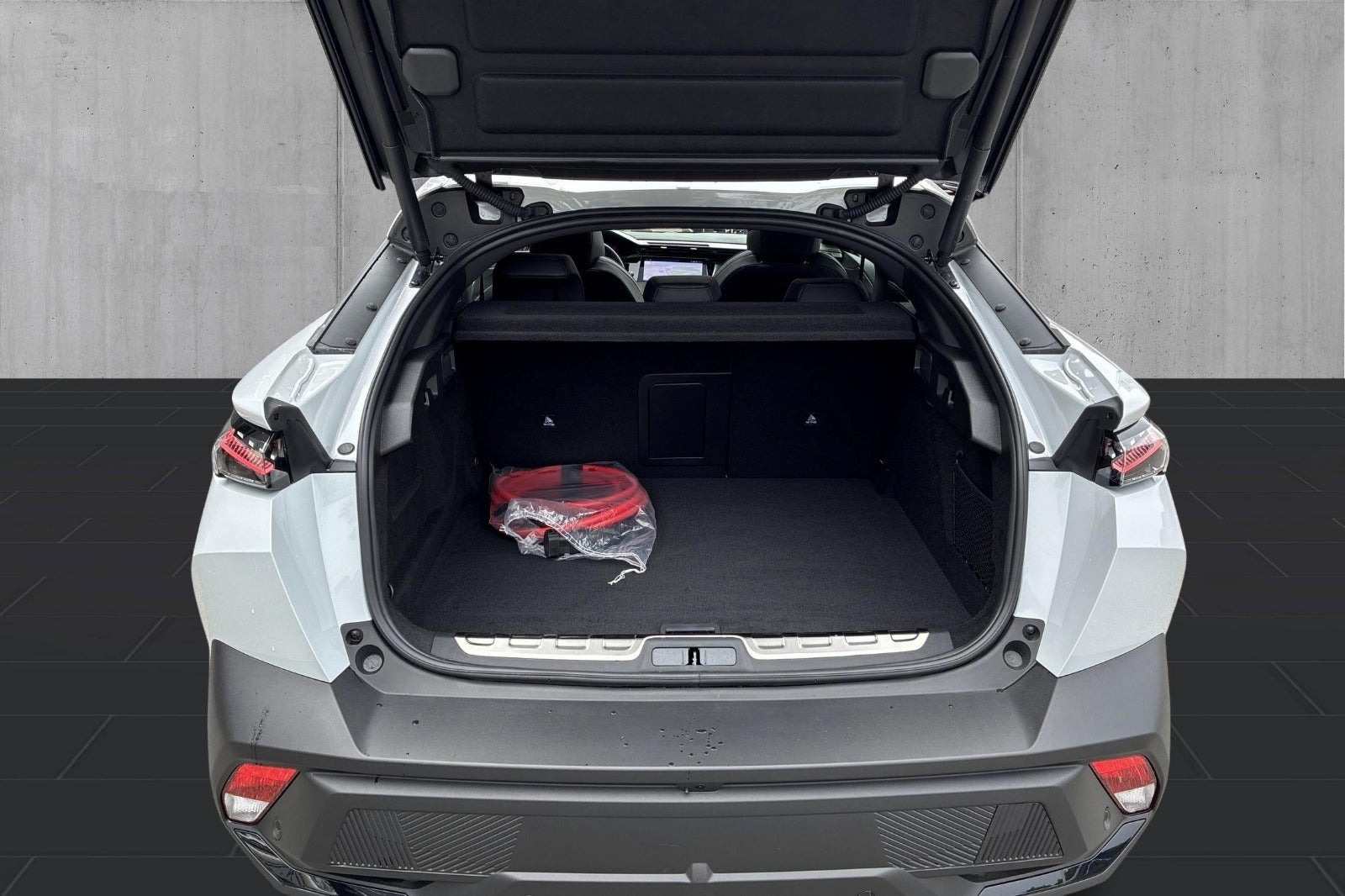 Hvid Peugeot e-408 fra 2026