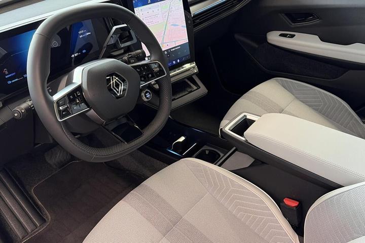 Grå Renault Scenic E-Tech fra 2025