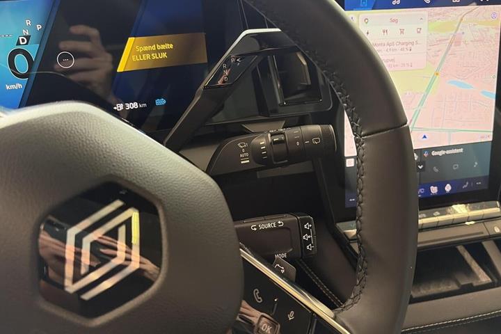 Grå Renault Scenic E-Tech fra 2025