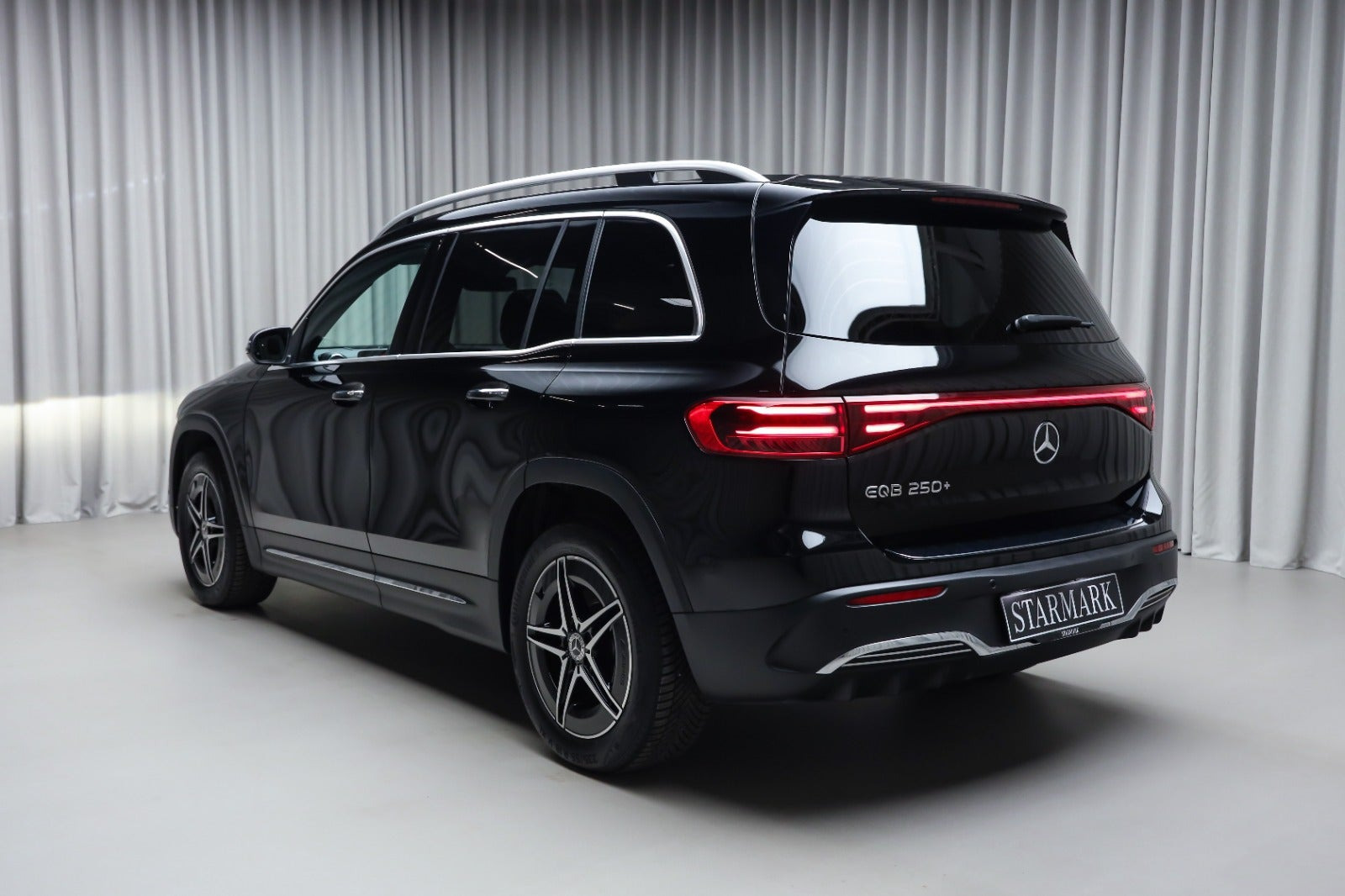 Sort Mercedes EQB250+ fra 2026
