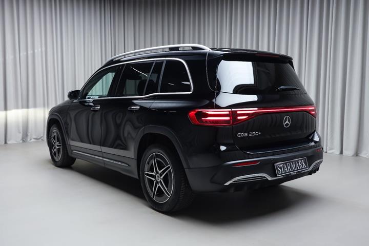 Sort Mercedes EQB250+ fra 2026