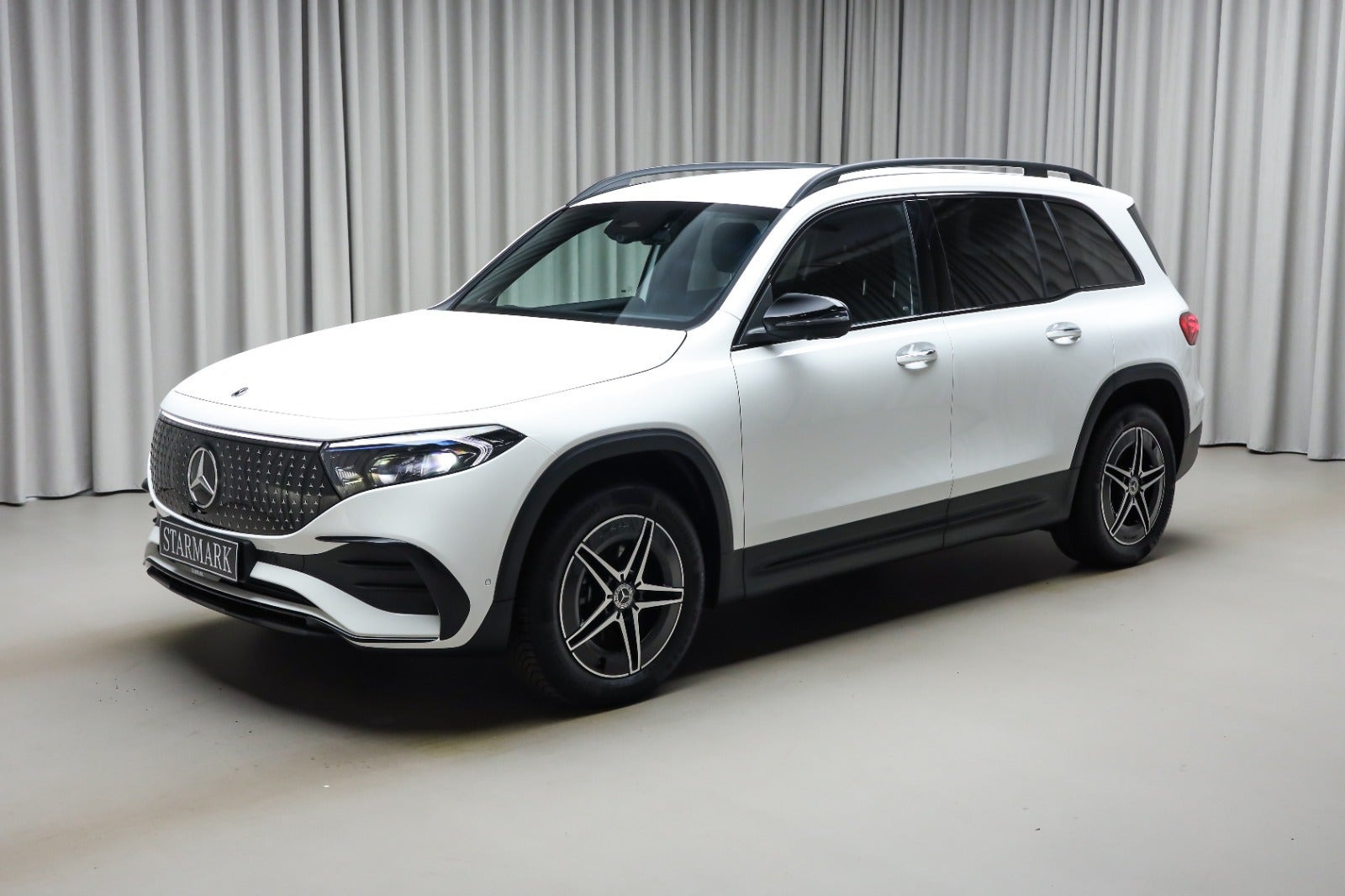 Hvid Mercedes EQB250+ fra 2026