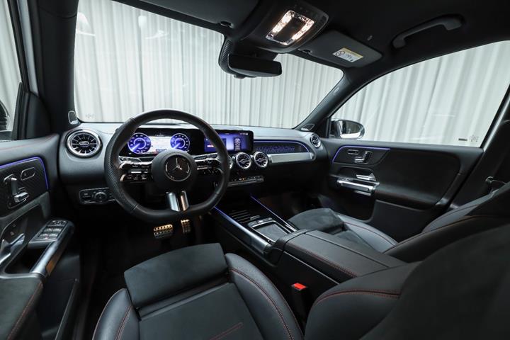 Hvid Mercedes EQB250+ fra 2026