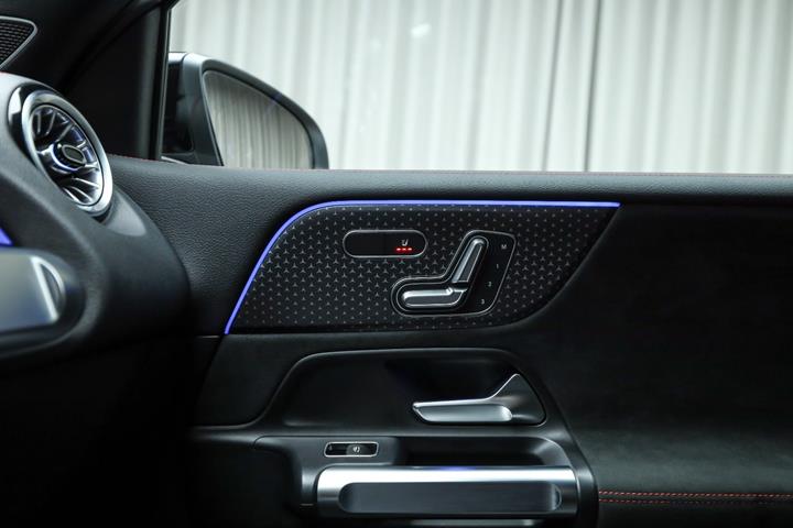 Hvid Mercedes EQB250+ fra 2026