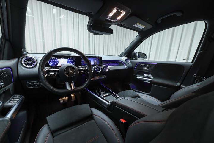 Grå Mercedes EQB250+ fra 2026