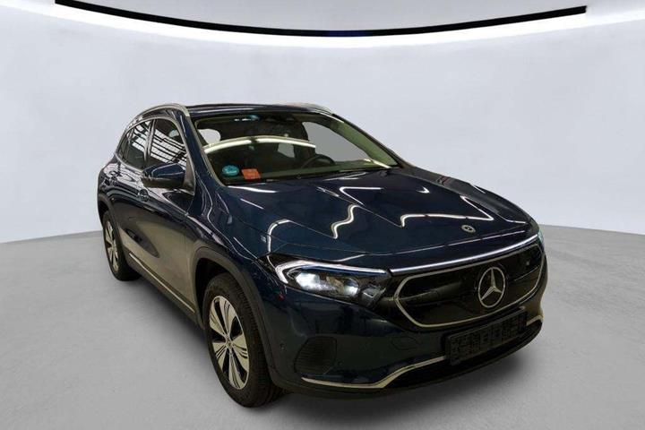 Blå Mercedes EQA250+ fra 2023