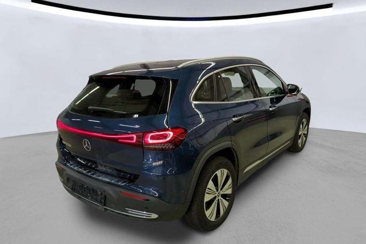 Blå Mercedes EQA250+ fra 2023