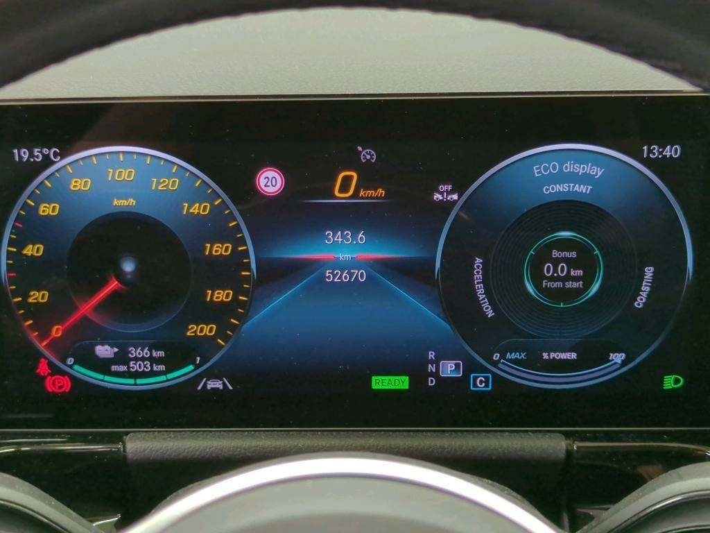 Blå Mercedes EQA250+ fra 2023