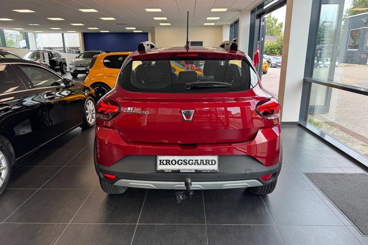 Rød Dacia Sandero Stepway fra 2021