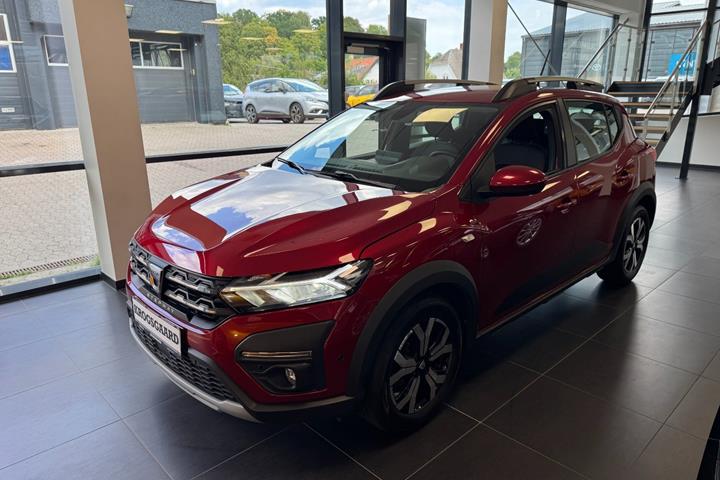 Rød Dacia Sandero Stepway fra 2021