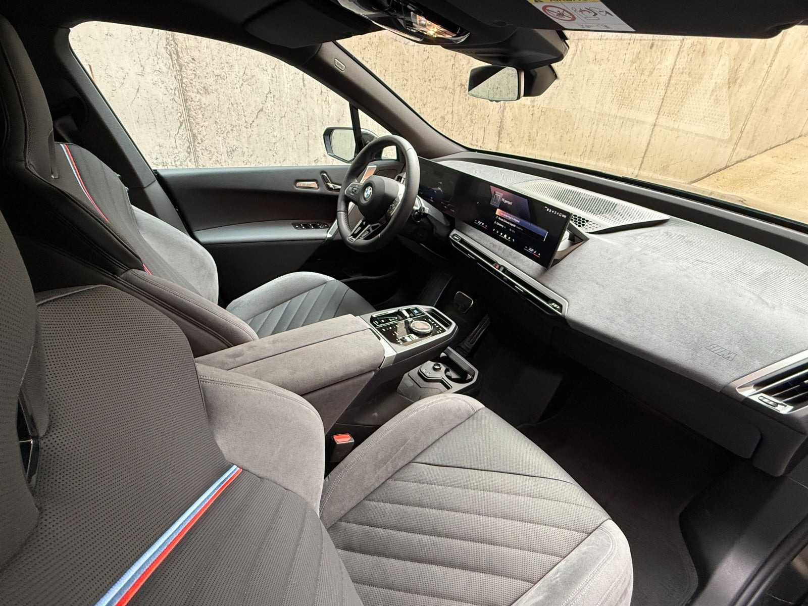 Sort BMW iX fra 2025