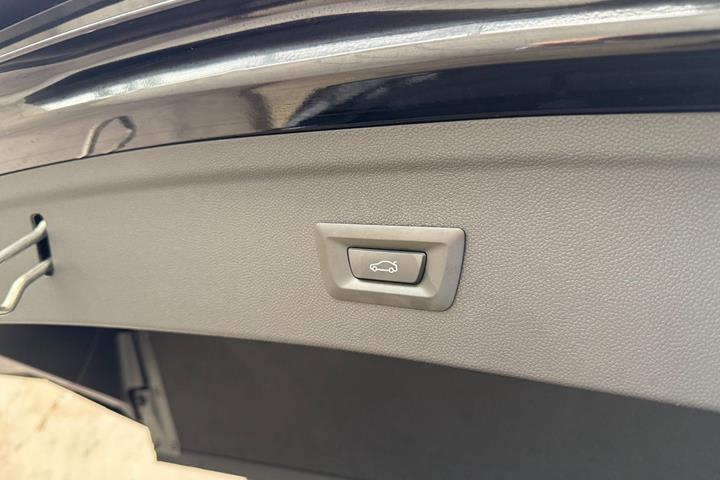 Sort BMW iX fra 2025