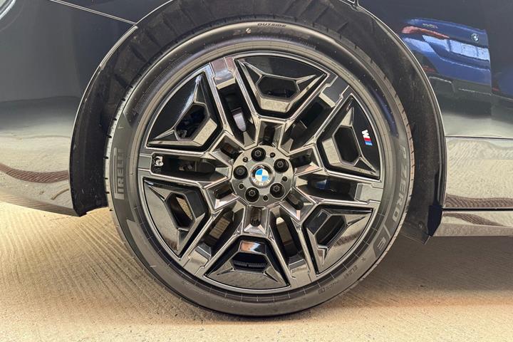 Sort BMW iX fra 2025