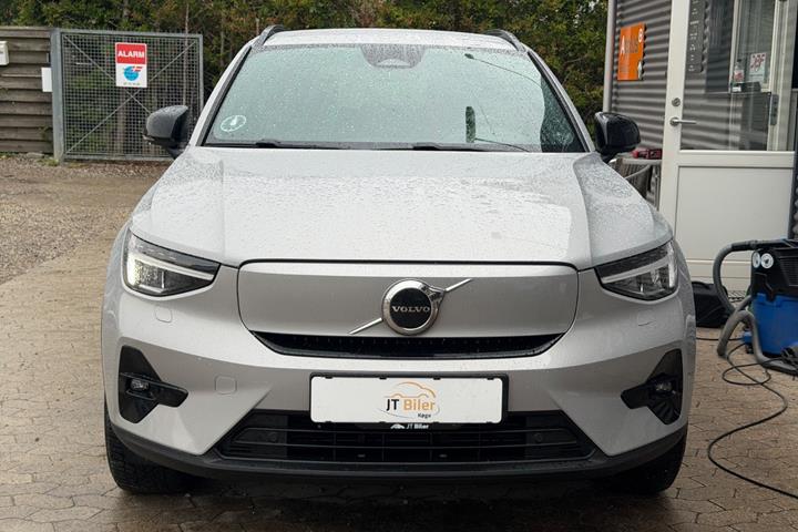 Sølv Volvo XC40 fra 2023