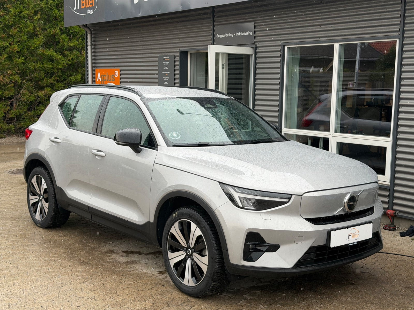 Sølv Volvo XC40 fra 2023