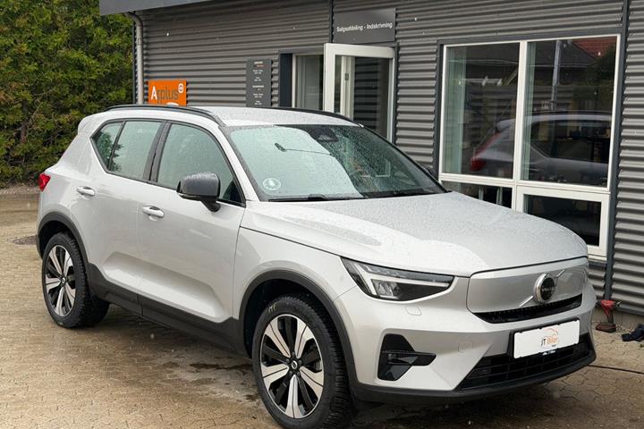 Sølv Volvo XC40 fra 2023