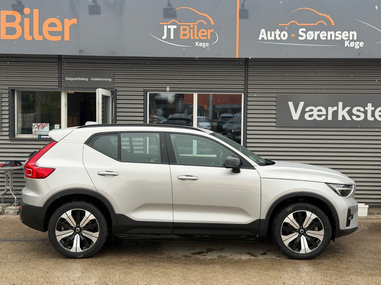 Sølv Volvo XC40 fra 2023