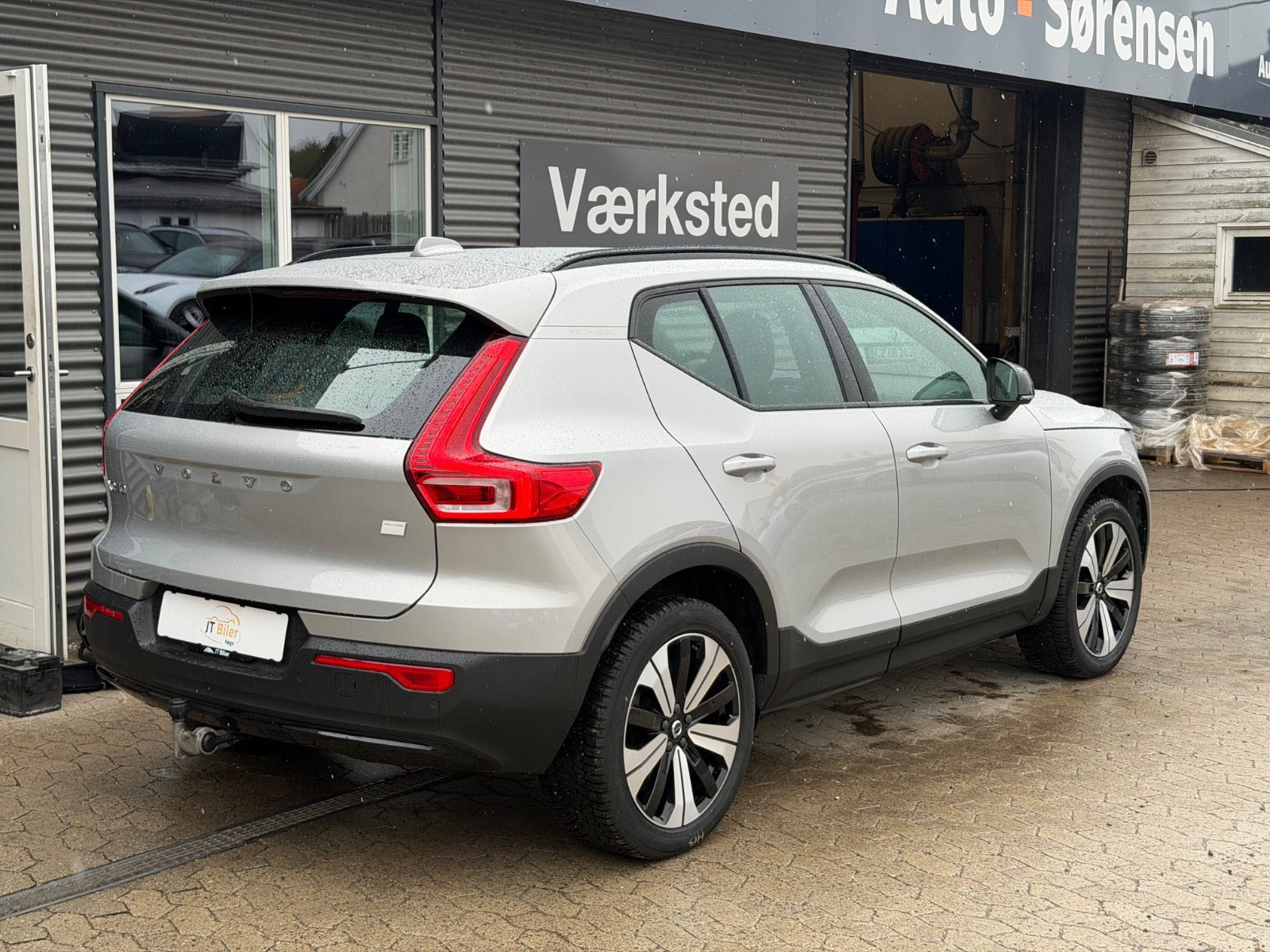 Sølv Volvo XC40 fra 2023