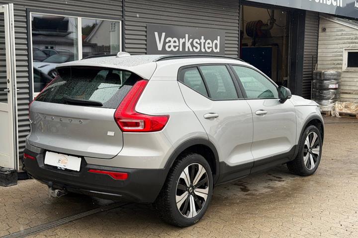 Sølv Volvo XC40 fra 2023