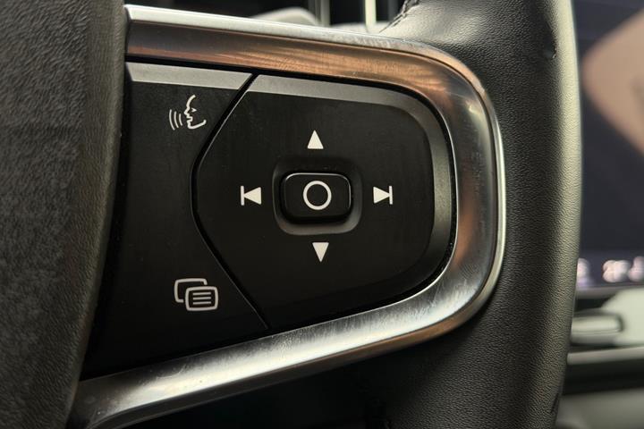 Sølv Volvo XC40 fra 2023