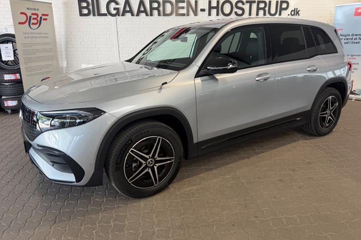 Sølv Mercedes EQB250+ fra 2024