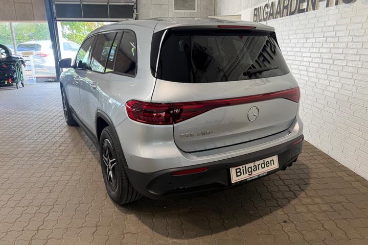 Sølv Mercedes EQB250+ fra 2024