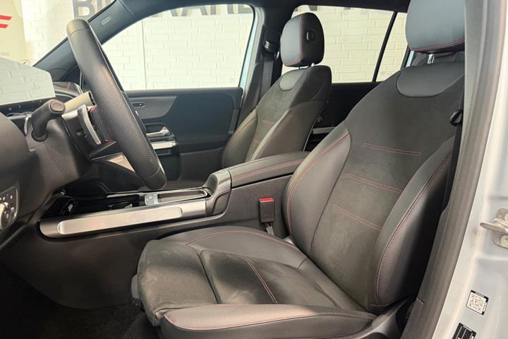 Sølv Mercedes EQB250+ fra 2024