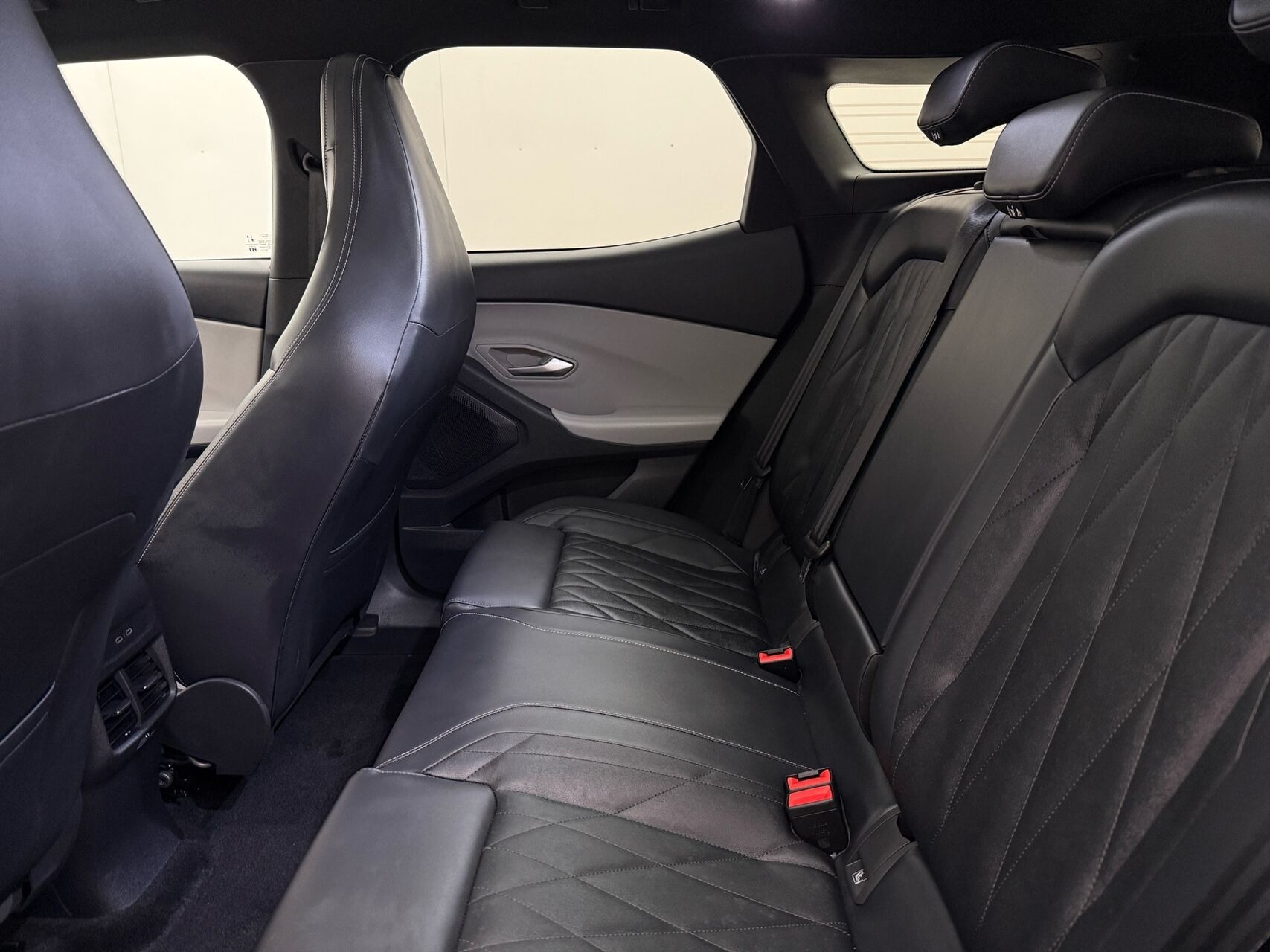 Sort Ford Explorer fra 2025