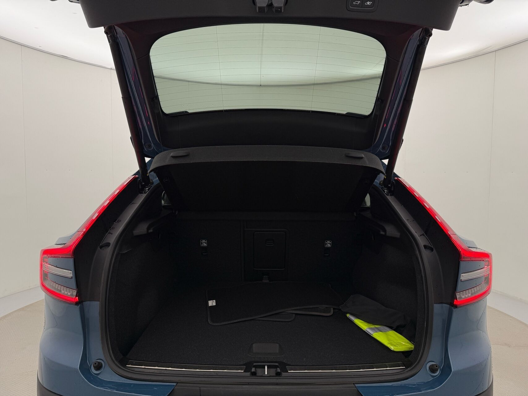 Blå Volvo C40 fra 2022