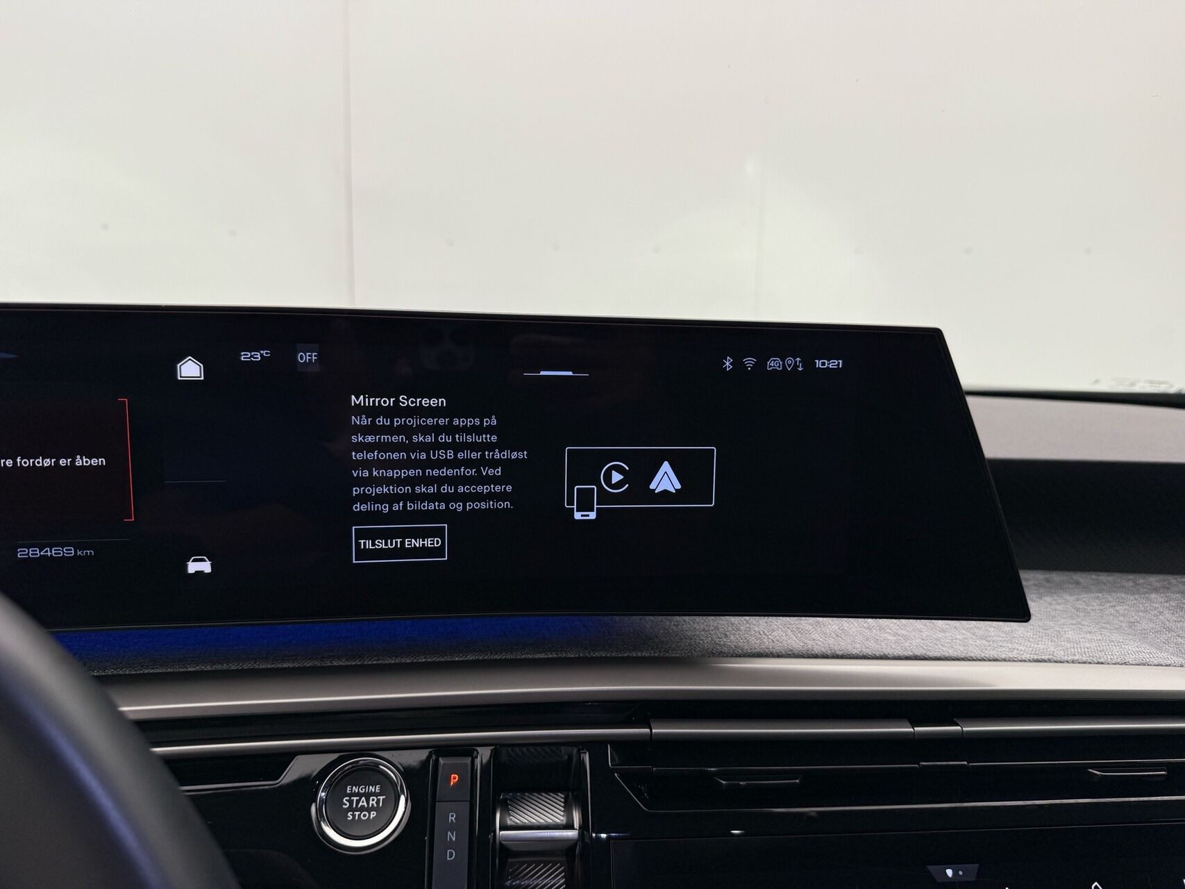 Blå Peugeot e-3008 fra 2025