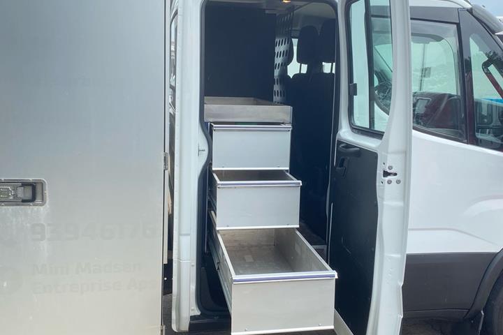 Hvid Iveco Daily fra 2023