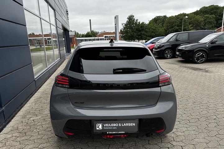 Grå Peugeot 208 fra 2025