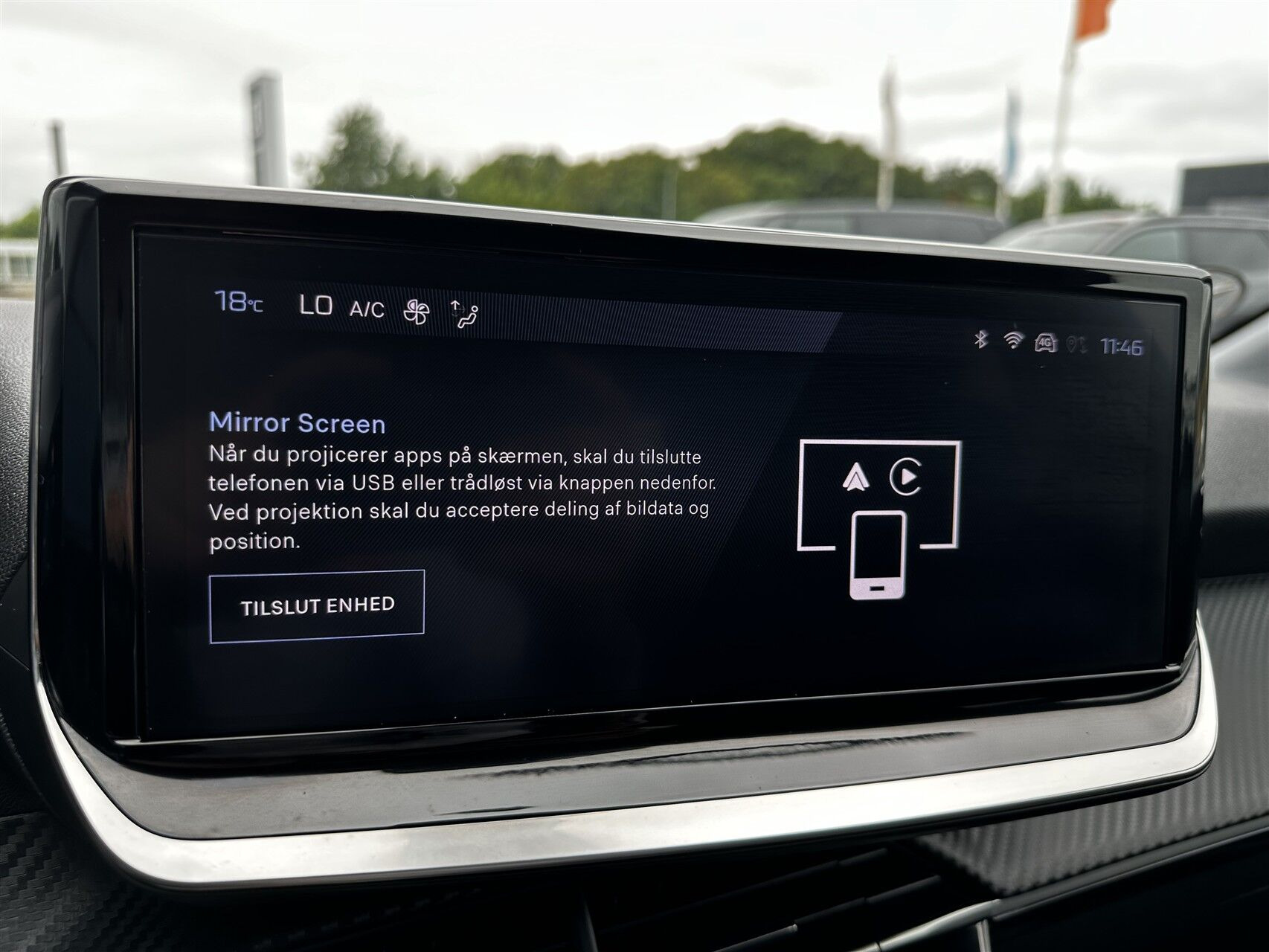 Grå Peugeot 208 fra 2025