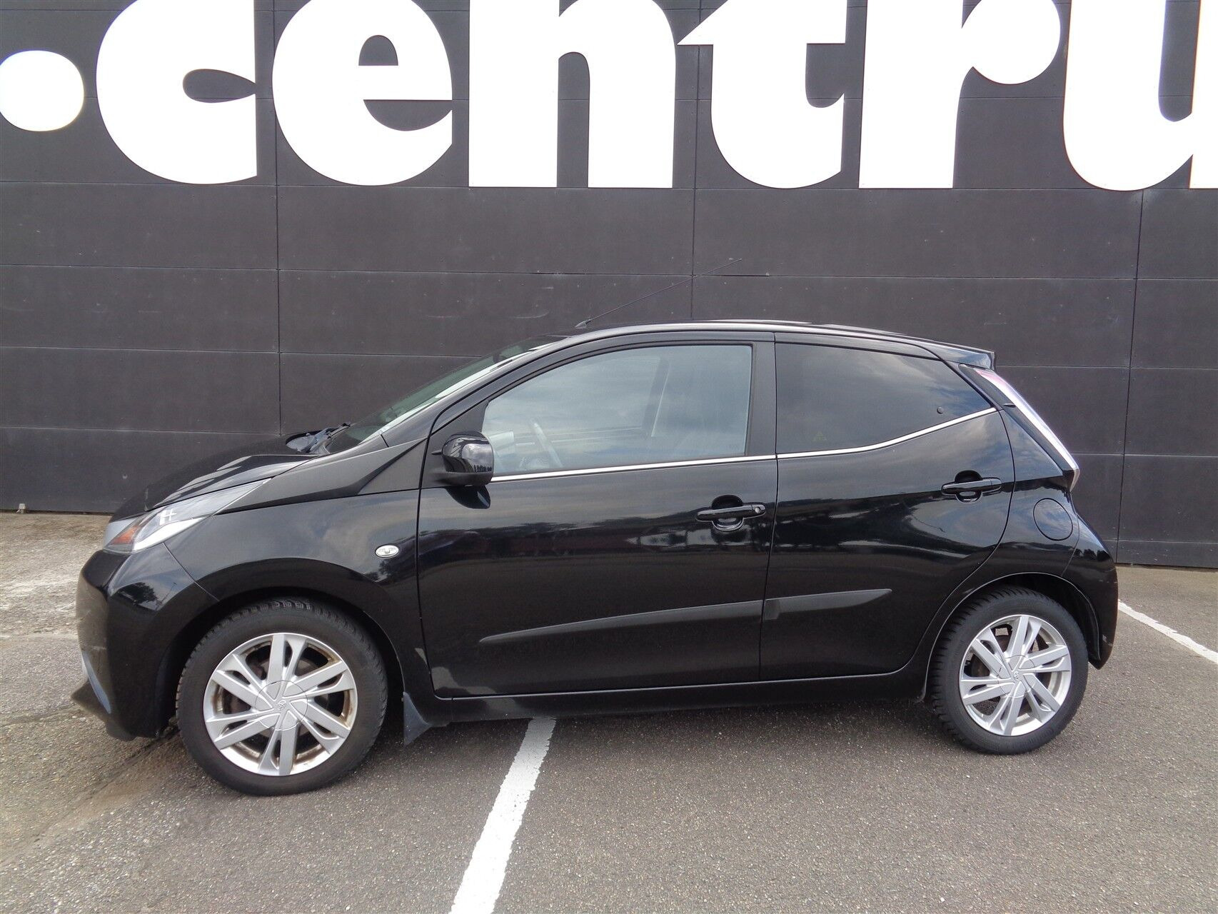 Sort Toyota Aygo fra 2017