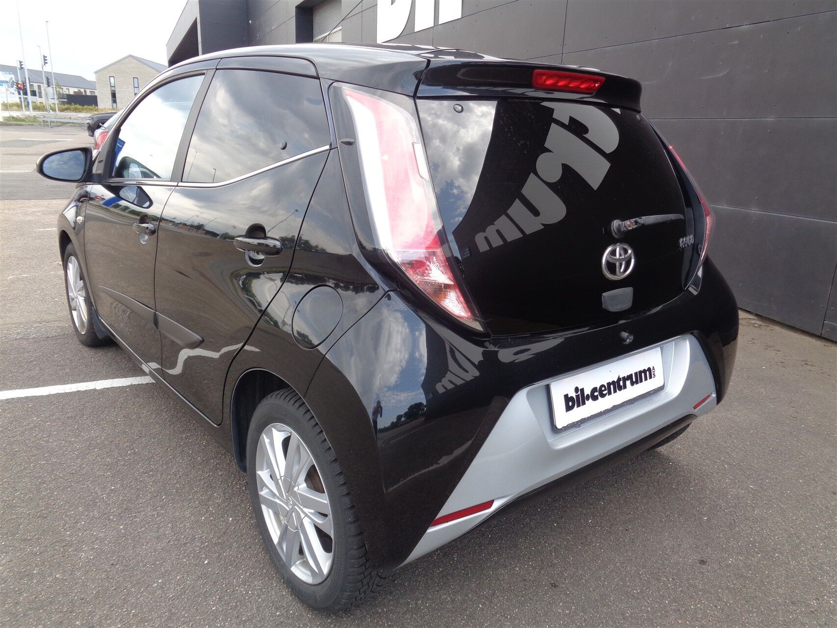 Sort Toyota Aygo fra 2017