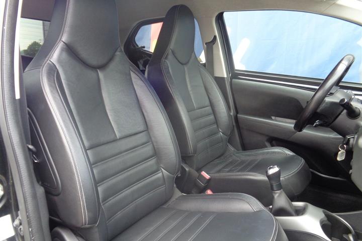 Sort Toyota Aygo fra 2017