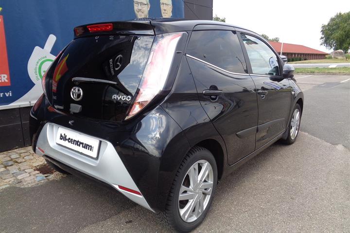 Sort Toyota Aygo fra 2017