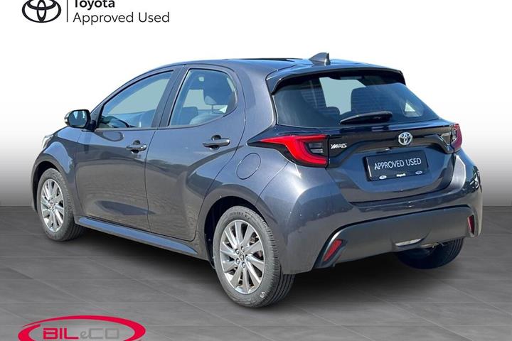 Grå Toyota Yaris fra 2023