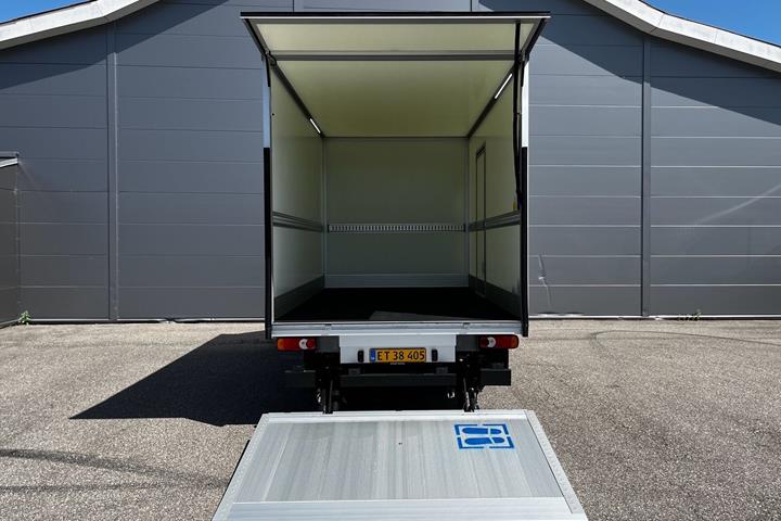 Hvid Renault Master fra 2026