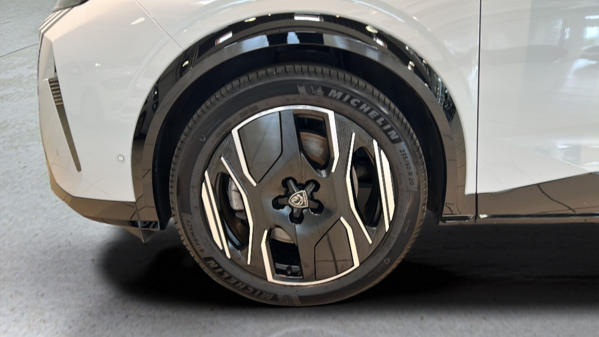 Hvid Peugeot e-3008 fra 2024